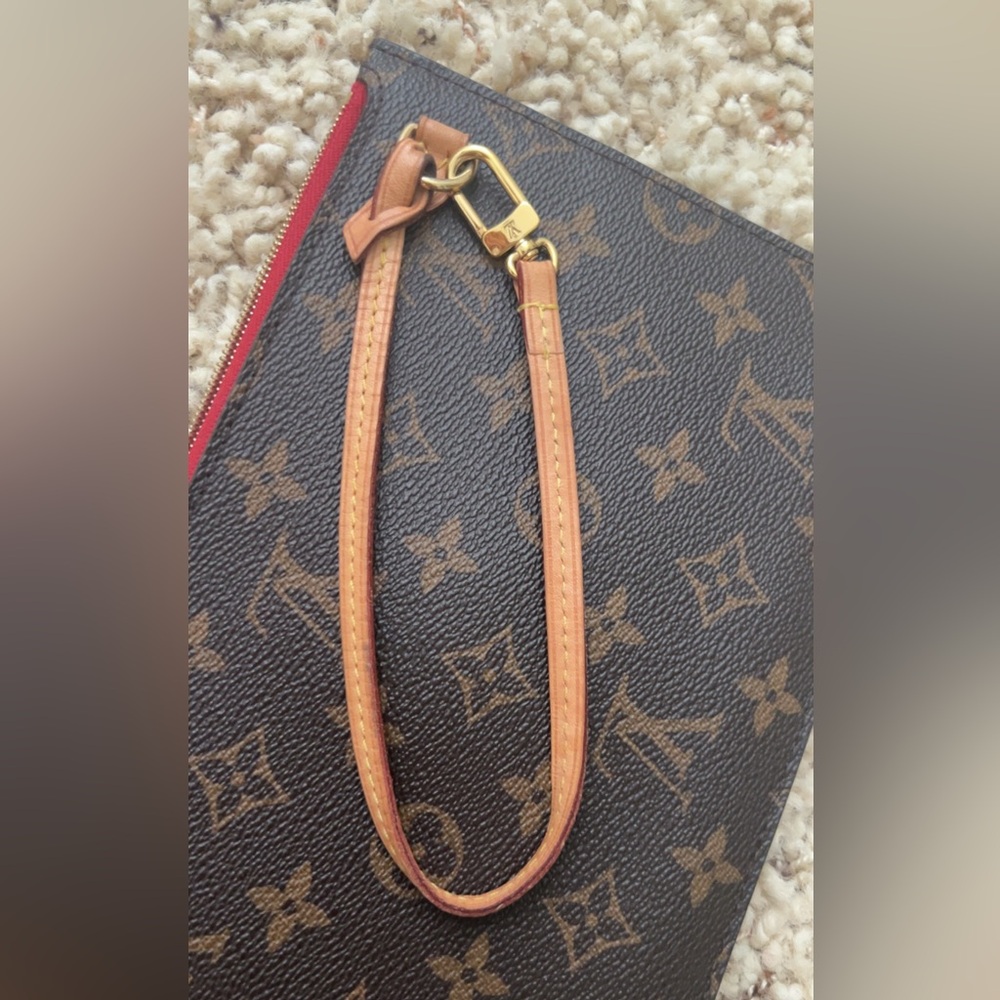 Louis Vuitton
Monogram Neverfull MM GM Pochette Pivoine - Picture 2 of 5